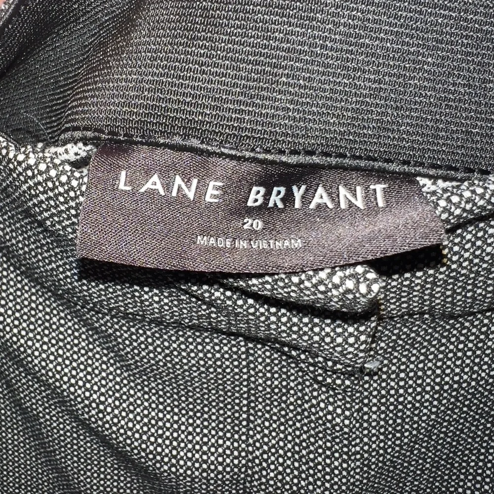 Lane Bryant Woman's zipper pockets Pants‎ black and white